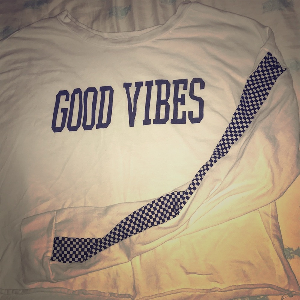Good Vibes cropped T-shirt 👀🤞🏼